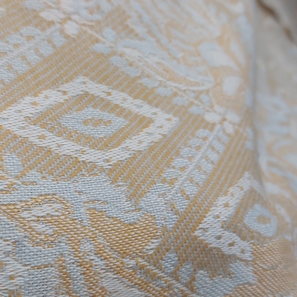 Stunning 100% wool Shawl - Picture 3 of 7